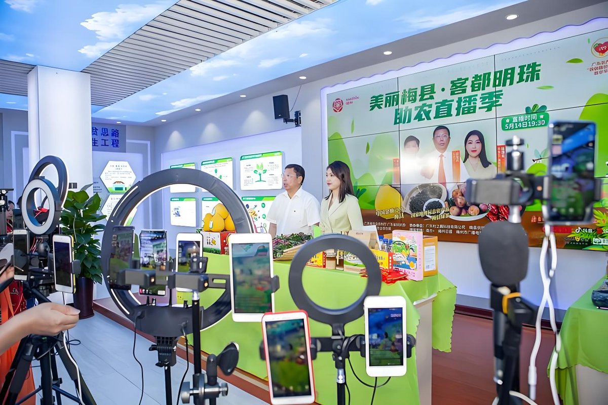 助农直播 · 直播间现场